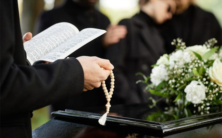 10 Bible Verses for Funerals for Mother: A Tribute to Her Love
