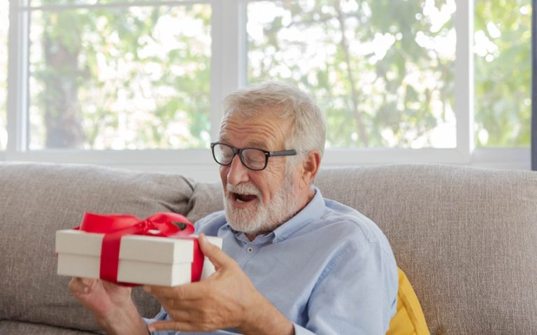 6 Thoughtful Retirement Gift Ideas to Honor Years of Service