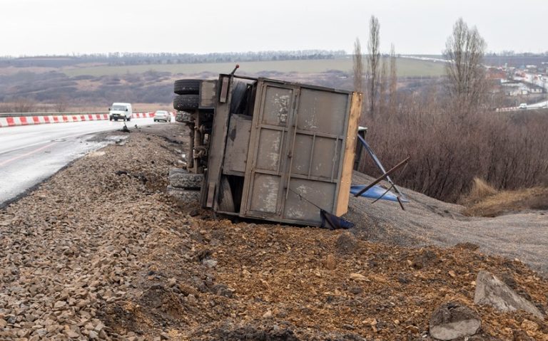 Environmental Factors In Truck Accidents: What Lawyers Look For