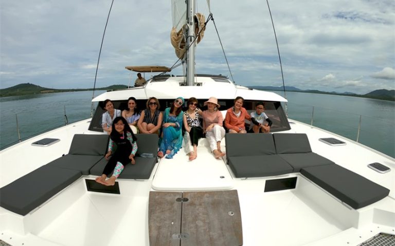 Advantages of Choosing a Yacht Charter in Phuket